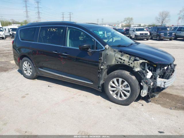  Salvage Chrysler Pacifica