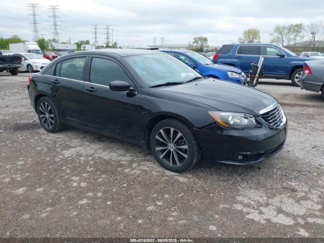  Salvage Chrysler 200
