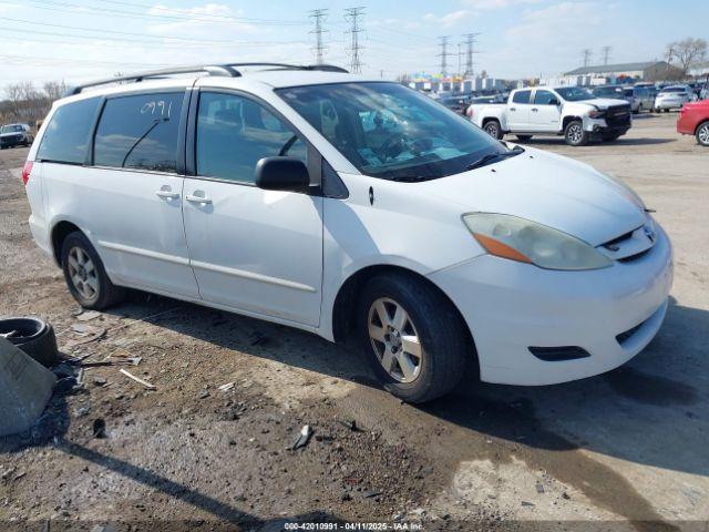  Salvage Toyota Sienna