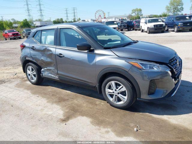  Salvage Nissan Kicks