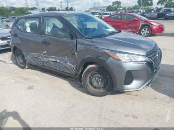  Salvage Nissan Kicks