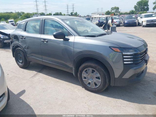  Salvage Nissan Kicks