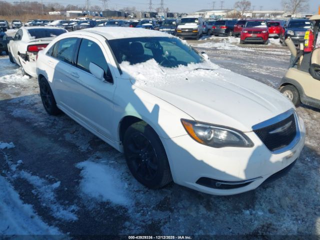 Chrysler 200 Limited Image 1