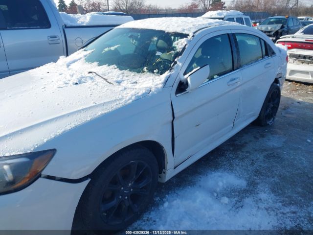Chrysler 200 Limited Image 6