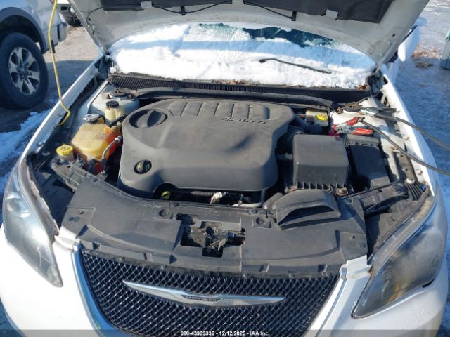 Chrysler 200 Limited Image 10