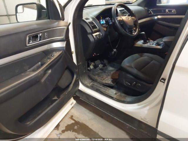 Ford Explorer Xlt Image 14