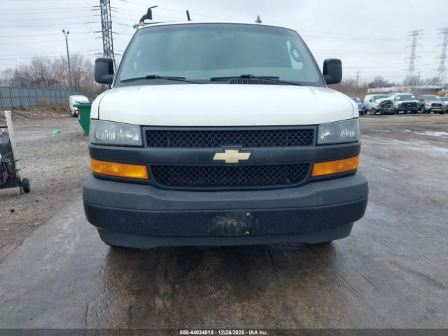 Chevrolet Express Work Van Image 17