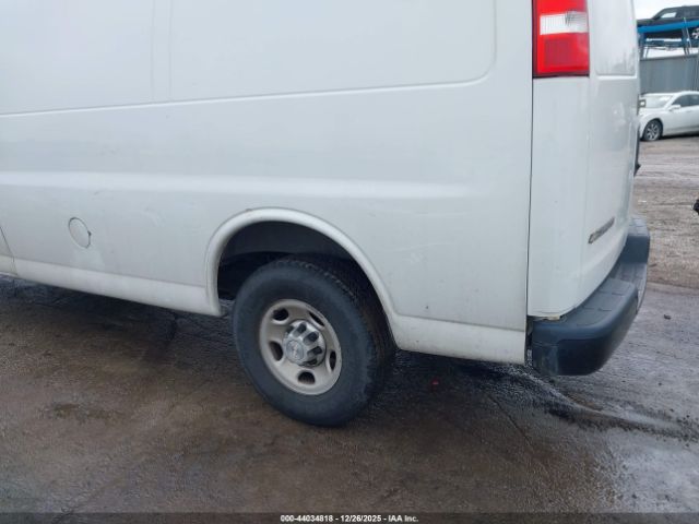 Chevrolet Express Work Van Image 18