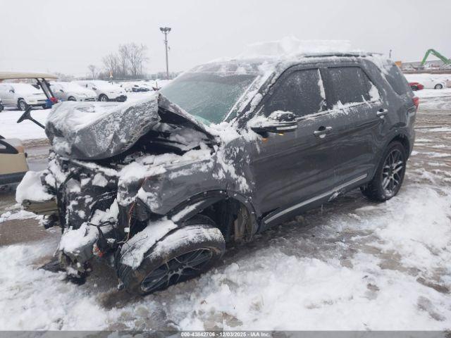 Ford Explorer Xlt Image 8