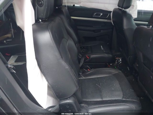 Ford Explorer Xlt Image 4