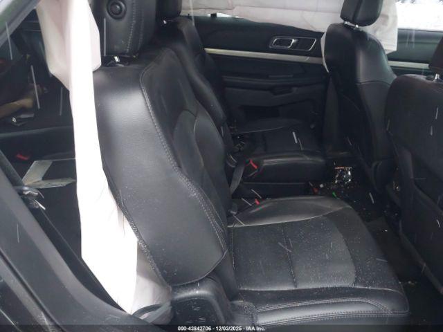 Ford Explorer Xlt Image 4