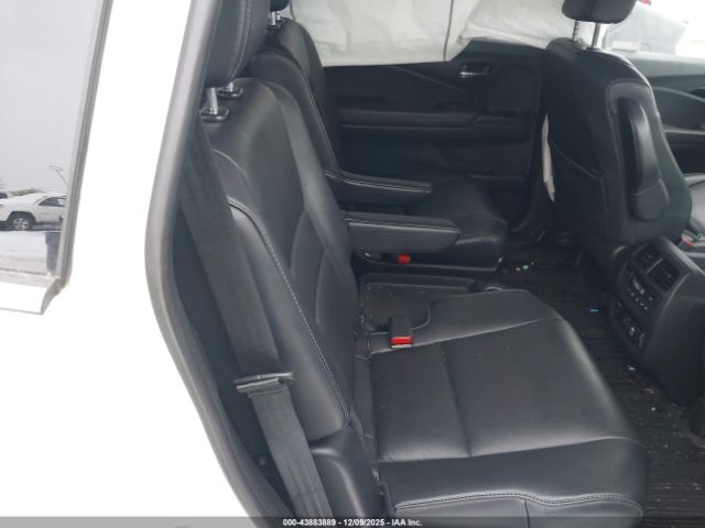 Honda Pilot Touring Image 3