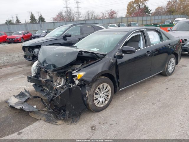Toyota Camry Le Image 8