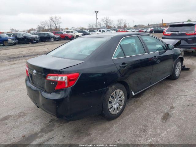 Toyota Camry Le Image 10