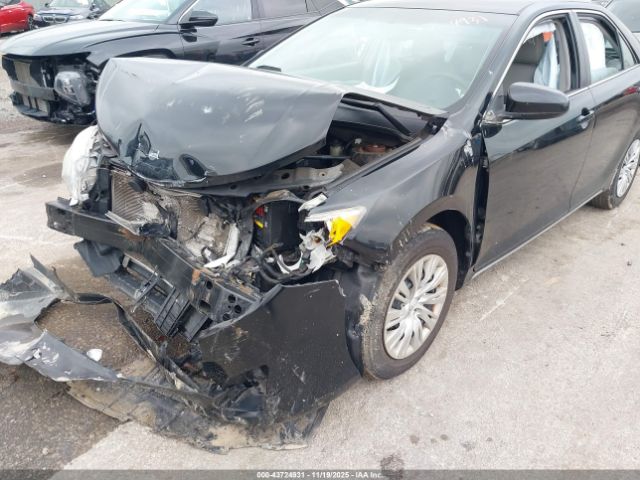 Toyota Camry Le Image 7