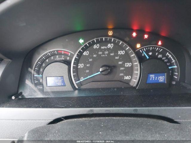 Toyota Camry Le Image 14