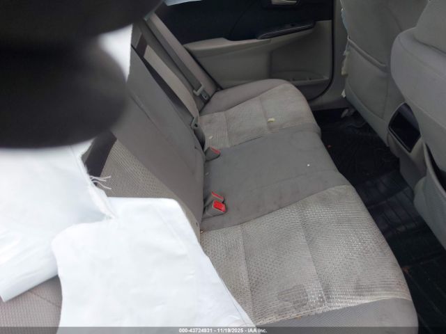 Toyota Camry Le Image 2