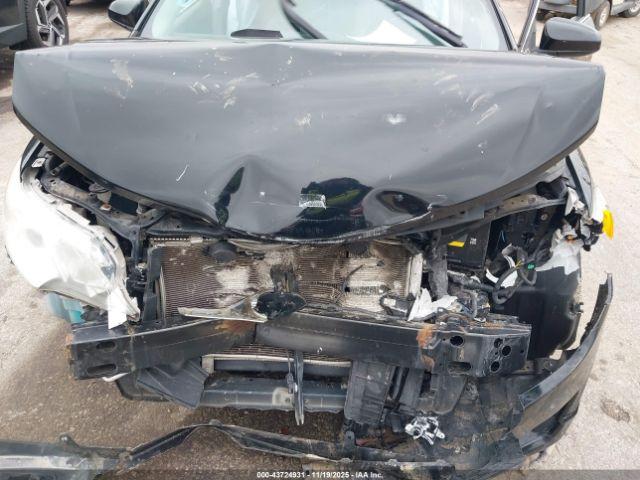 Toyota Camry Le Image 13