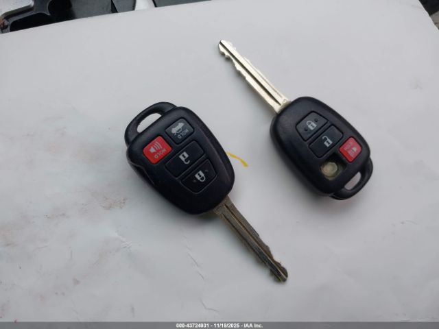 Toyota Camry Le Image 12