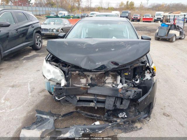 Toyota Camry Le Image 4