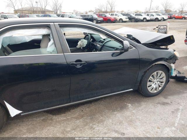 Toyota Camry Le Image 3