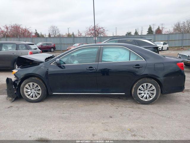 Toyota Camry Le Image 16