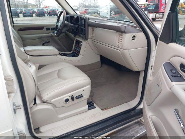 Cadillac Escalade Standard Image 5