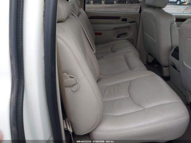 Cadillac Escalade Standard Image 6