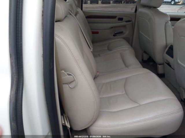 Cadillac Escalade Standard Image 6