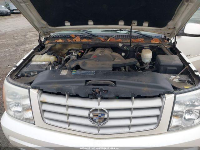 Cadillac Escalade Standard Image 8